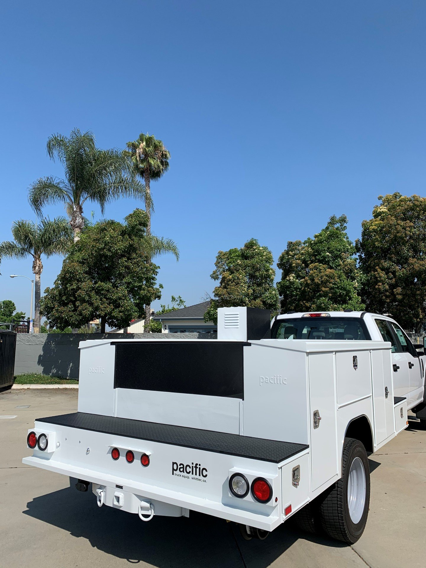 124402054 VF — Whittier, CA — Pacific Truck Equipment