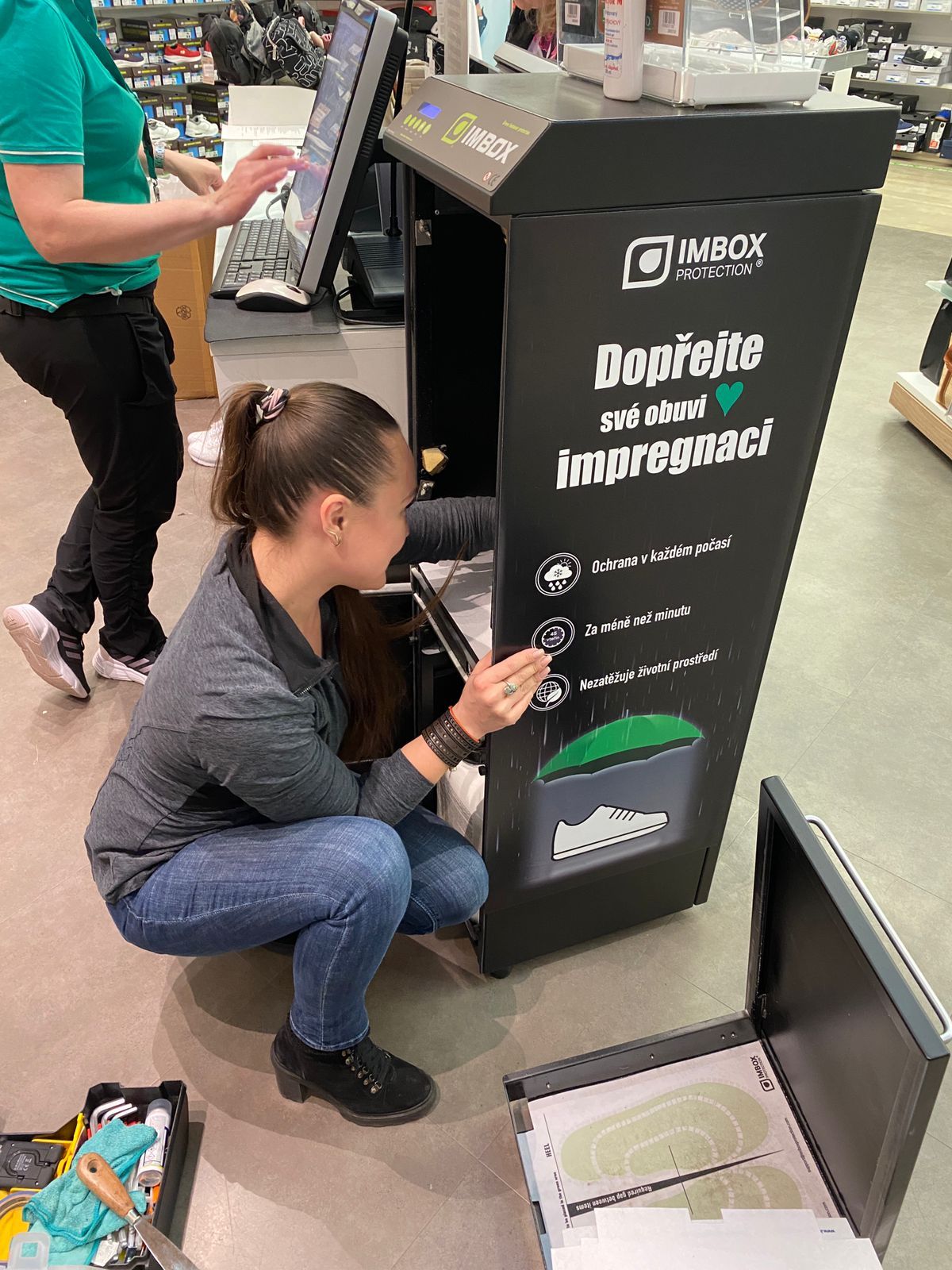 Brand and Retail Installation Service