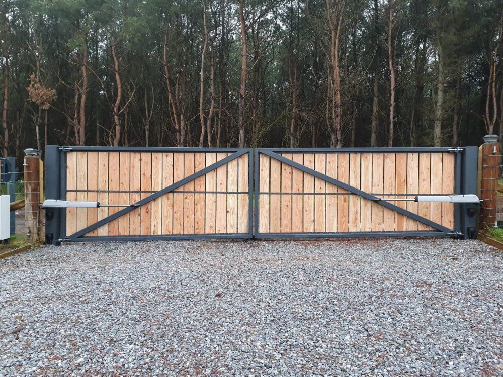 metal and wooden gate