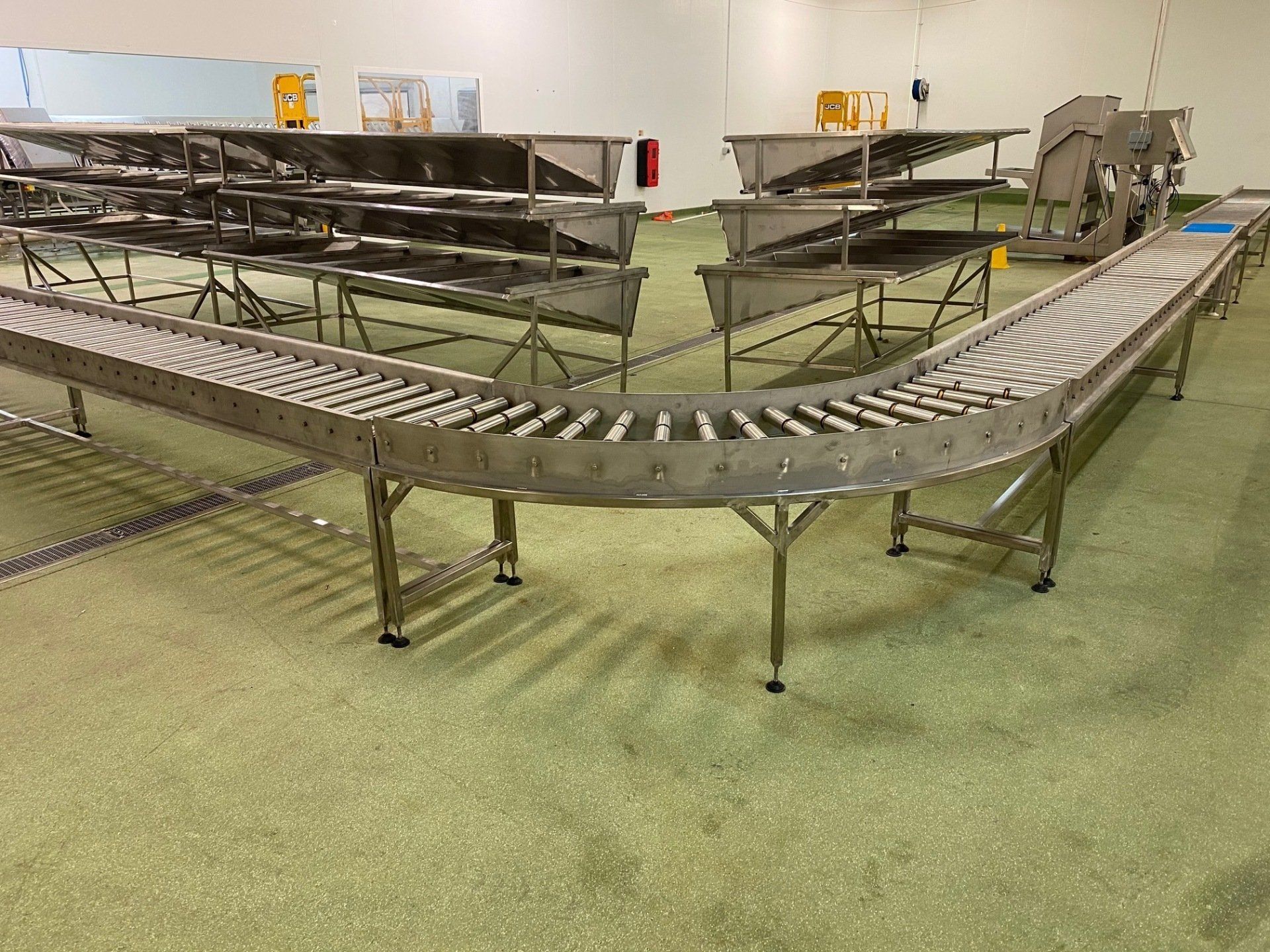 Custom metal conveyor belt with rollers