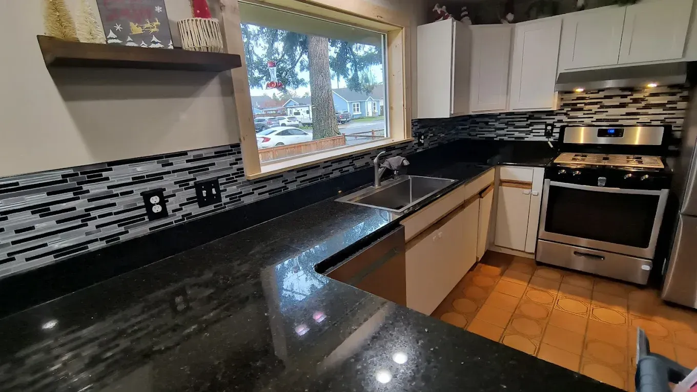 An empty room with arches on the walls