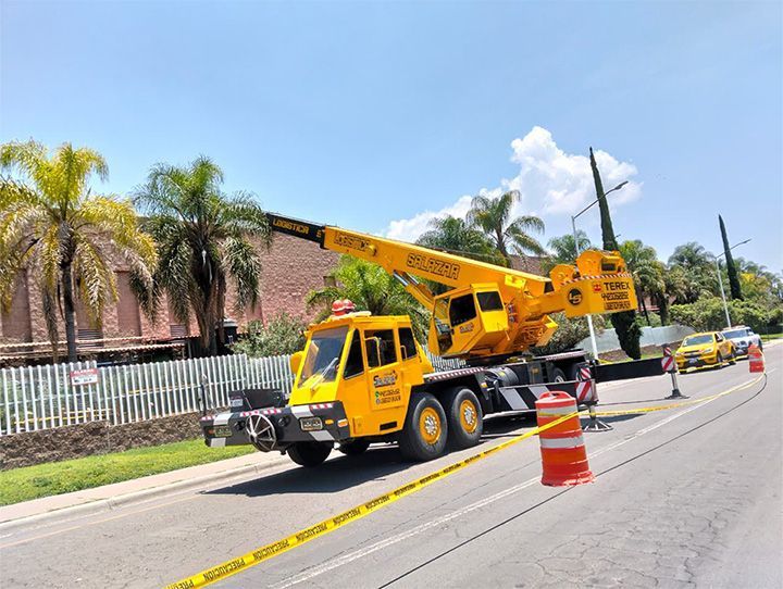 GRUAS INDUSTRIALES LOGÍSTICA SALAZAR