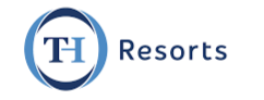 Logo per TH Resorts, con le iniziali "TH" in blu scuro e chiaro all'interno di cerchi concentrici e la parola "Resorts".