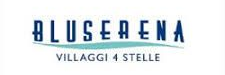 Logo di "BLUSEARENA", con la scritta "VILLAGGI 4 STELLE" sotto e una linea curva sotto la parola BLUSEARENA.