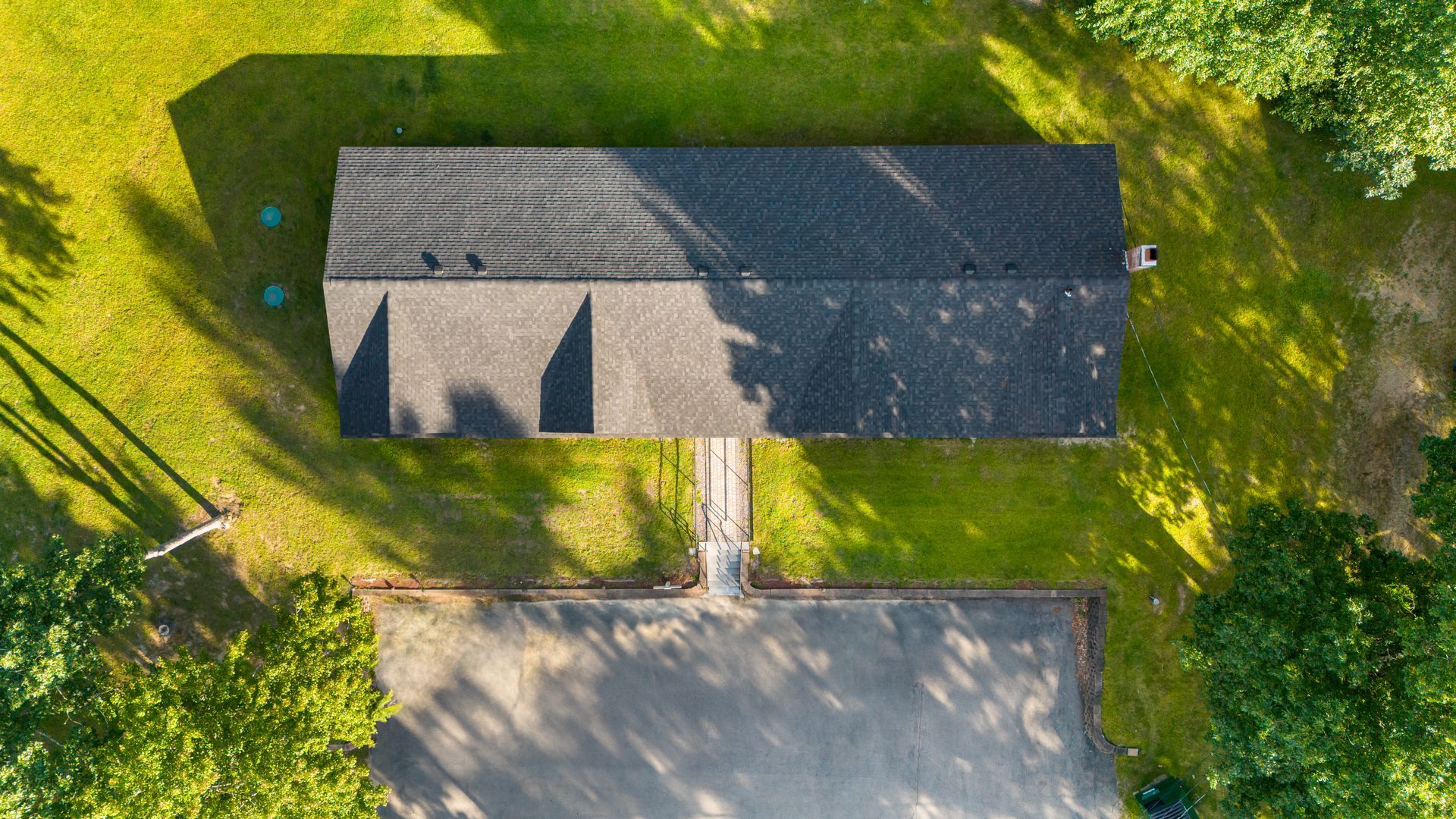 Aerial view photo of 6 Woodburn Dr Roof