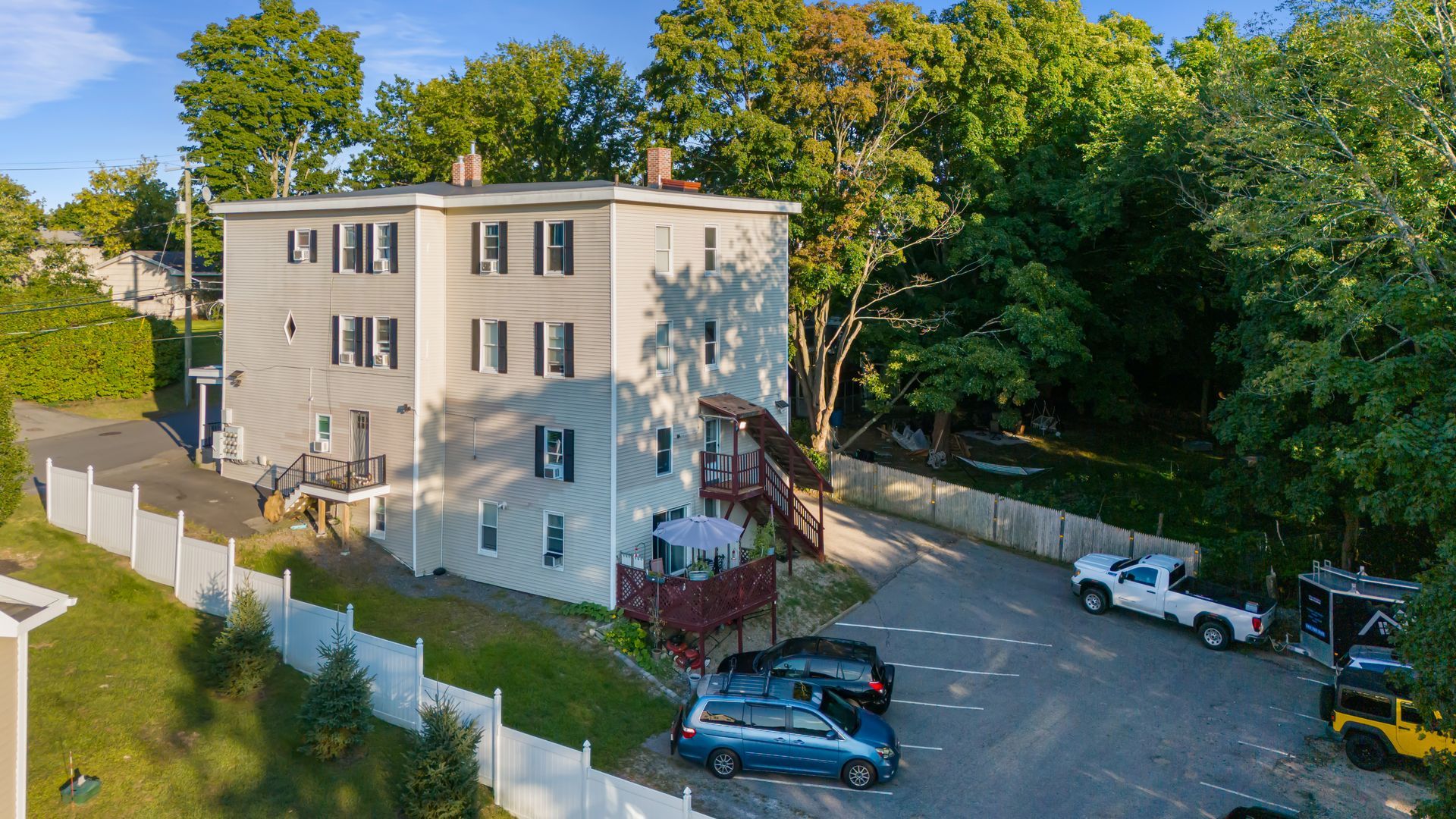 Exterior photo of 16 Maple St