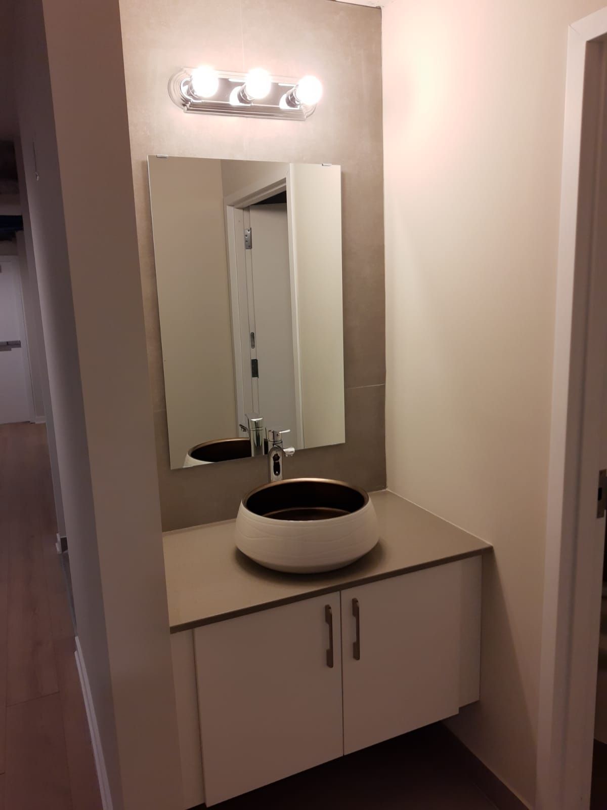 A bathroom with a sink and a mirror.