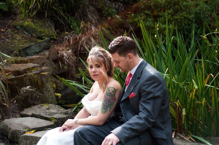 Wedding photography - Couple sitting