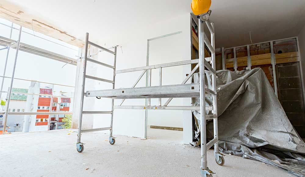 Movable Scaffolding in the Middle of the Room