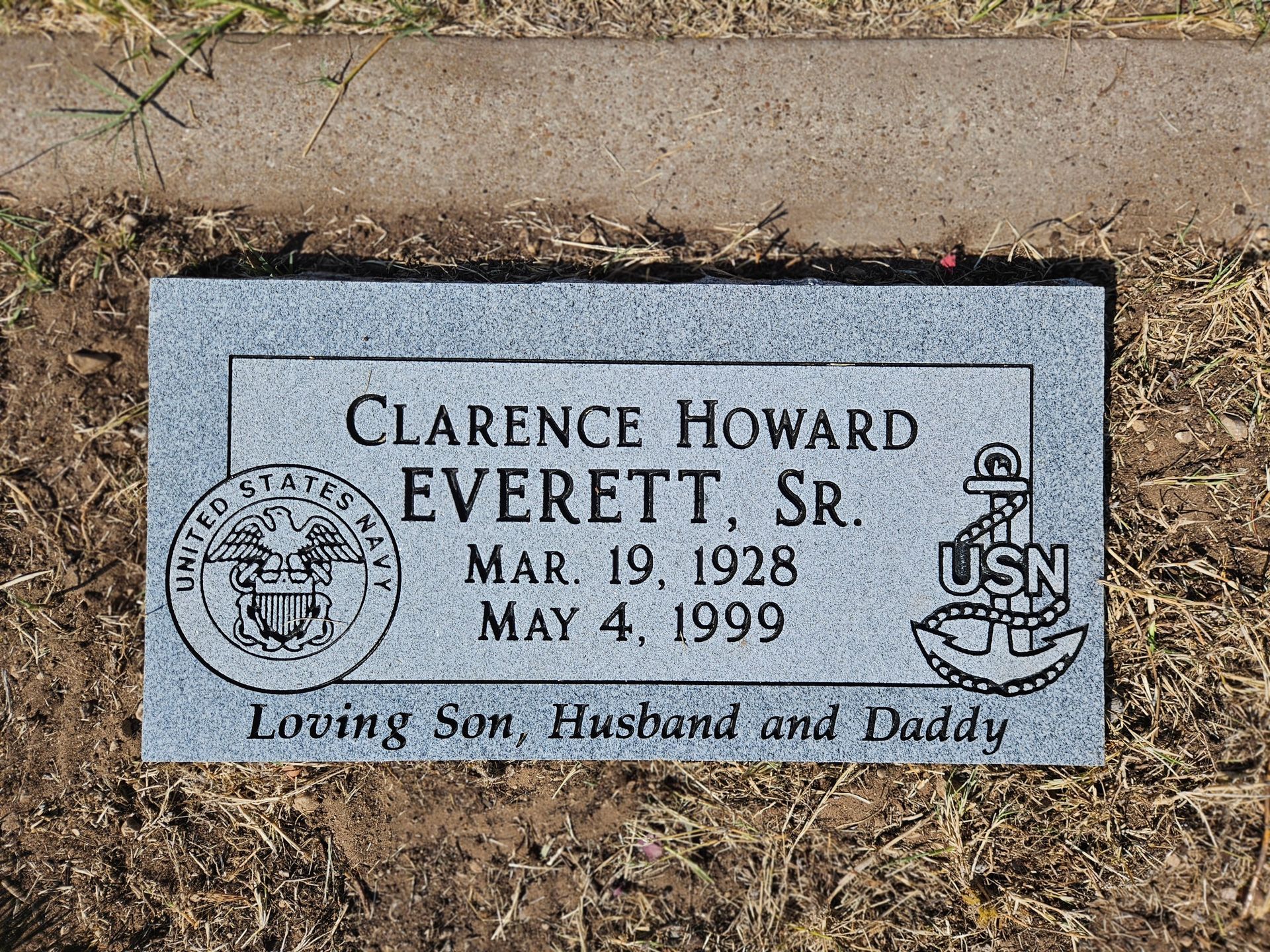 A gravestone for clarence howard everett , sr.