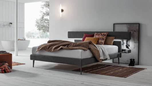 dettagli delle rifiniture di arredi in legno per la camera da letto