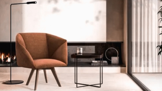 divano grande bianco ad angolo