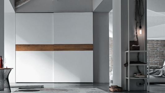armadio ad ante scorrevoli