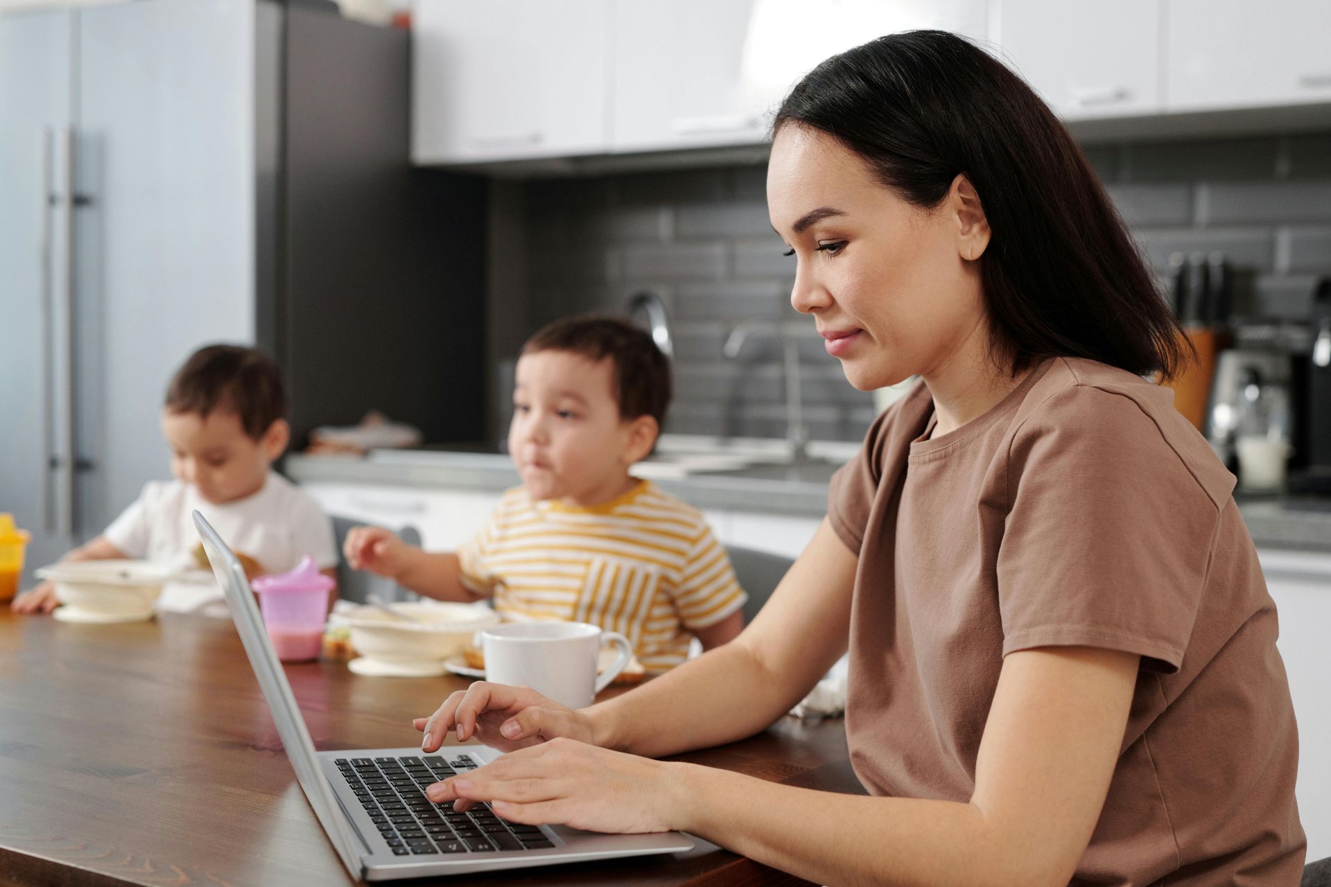 How the VA Industry Has Brought Moms Back to the Workforce