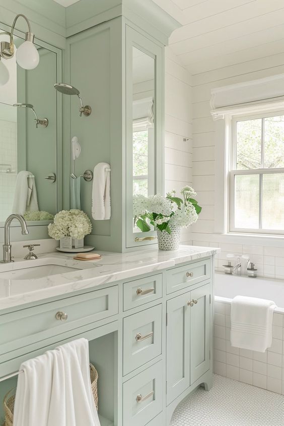 UK bathroom in American Classic style, done by Orchid Tiling