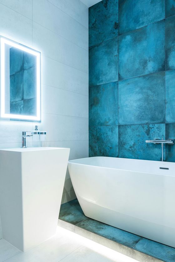 Aesthetic tiled bathroom in white and blue