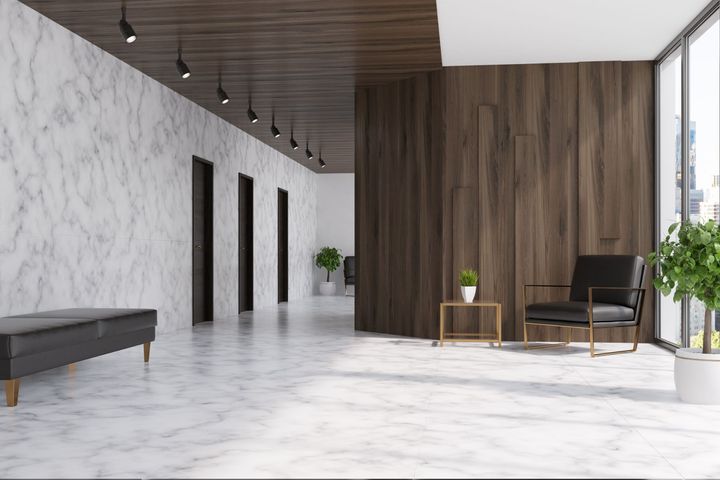 ambiente moderno con pavimentazione in marmo