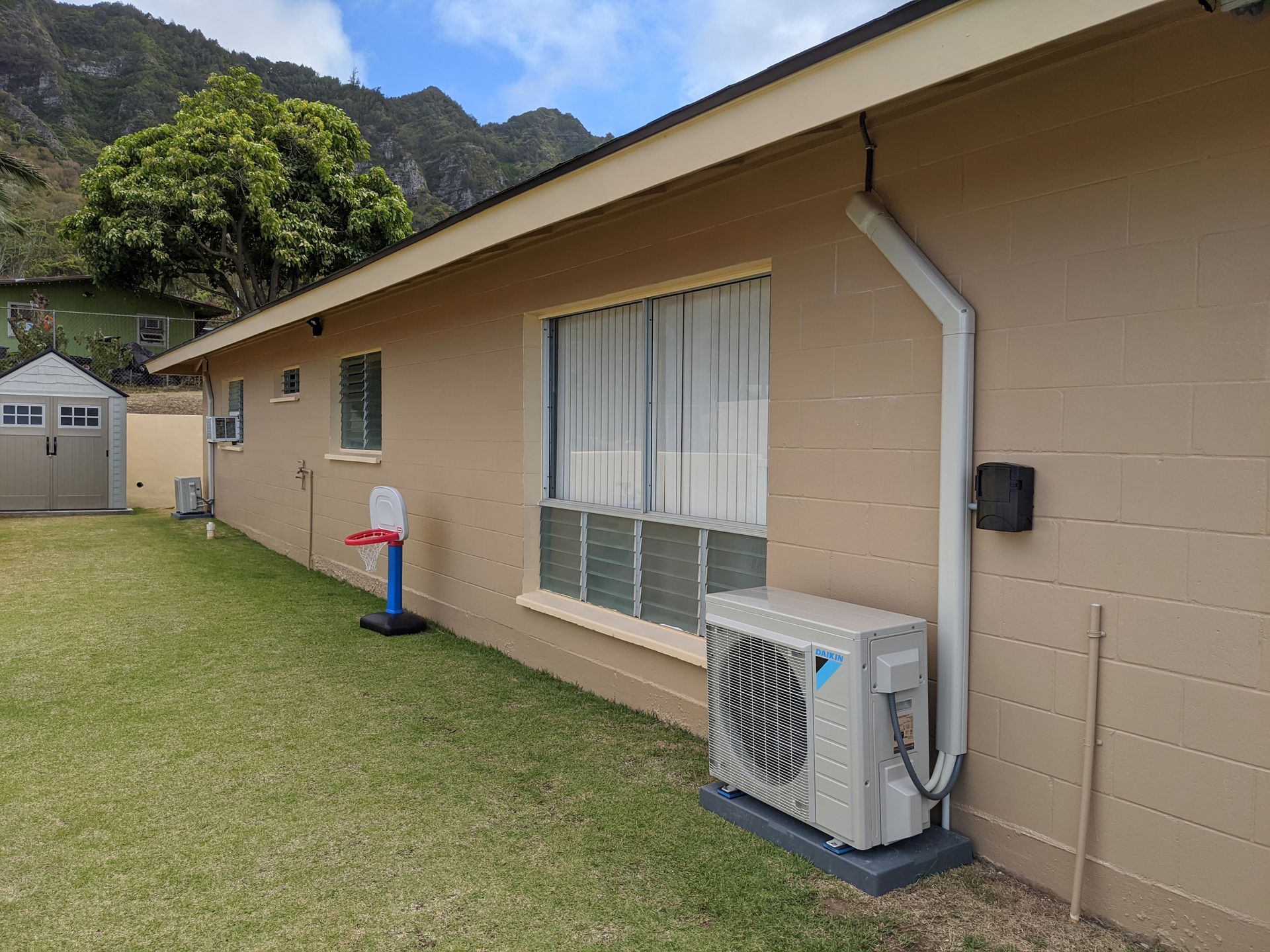 well installed daikin ac unit for home