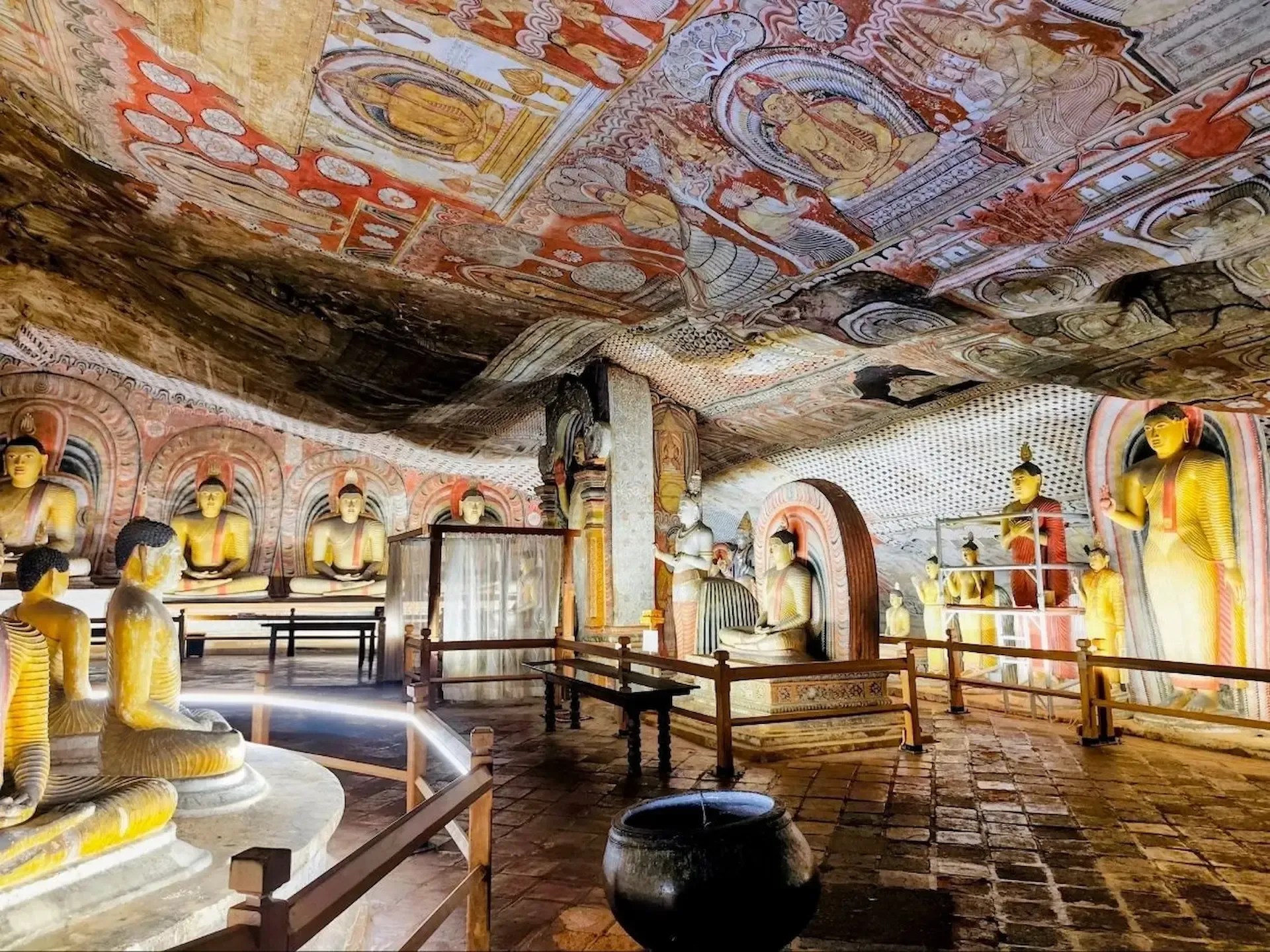 Dambulla-Cave-Temple-ancient-Buddhist-heritage-site-in-Sri-Lanka