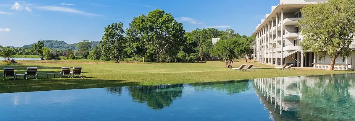 etwing-Lake-luxury-hotel-overlooking-a-lake-in-Dambulla-Sri-Lanka