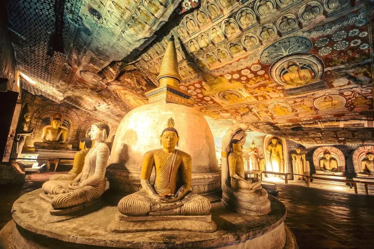 Travelers-exploring-ancient-cultural-heritage-sites-in-Sri-Lanka