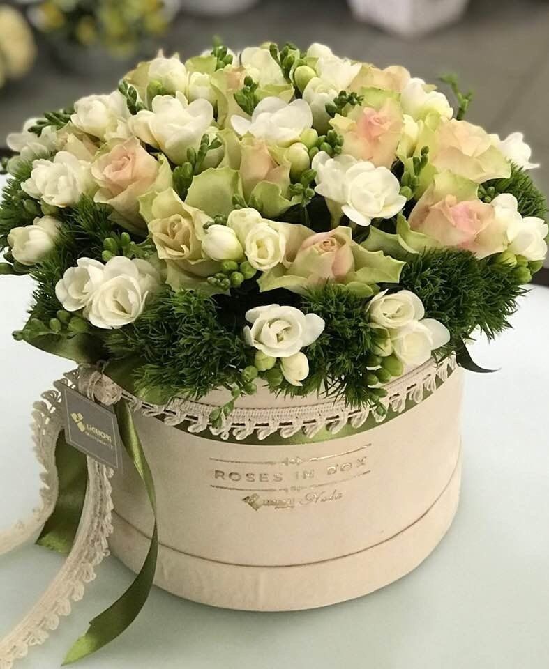 composizione floreale con roselline