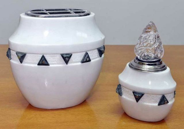 portafiori e luce perpetua cimiteriali