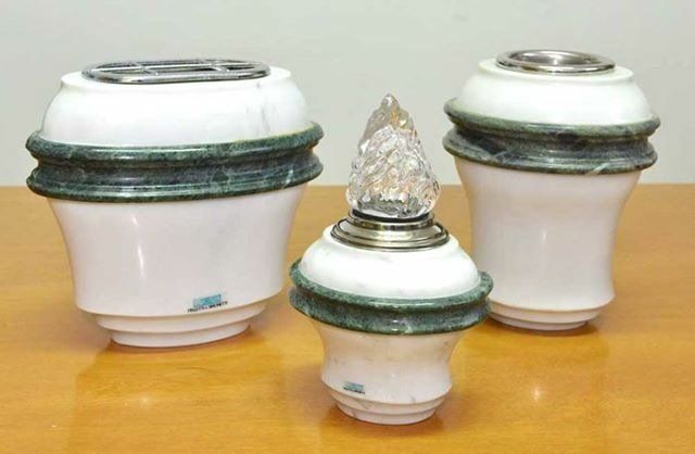 portafiori e luce perpetua cimiteriali