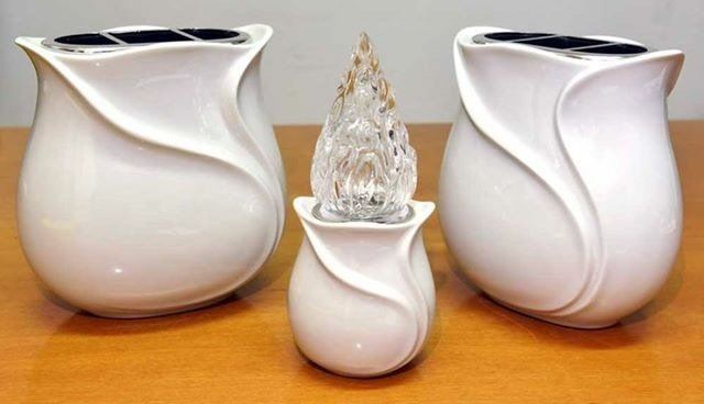 portafiori e luce perpetua cimiteriali