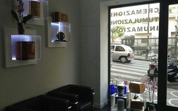 urne cinerarie in esposizione