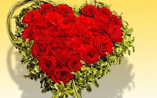 corona di fiori a forma di cuore