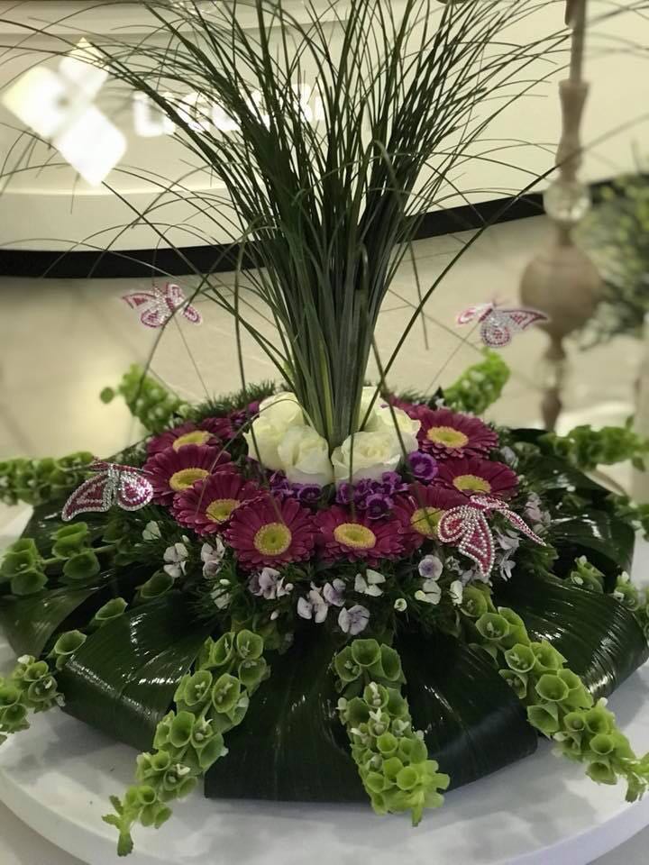 decorazione con fiori e piante per cerimonie funebri