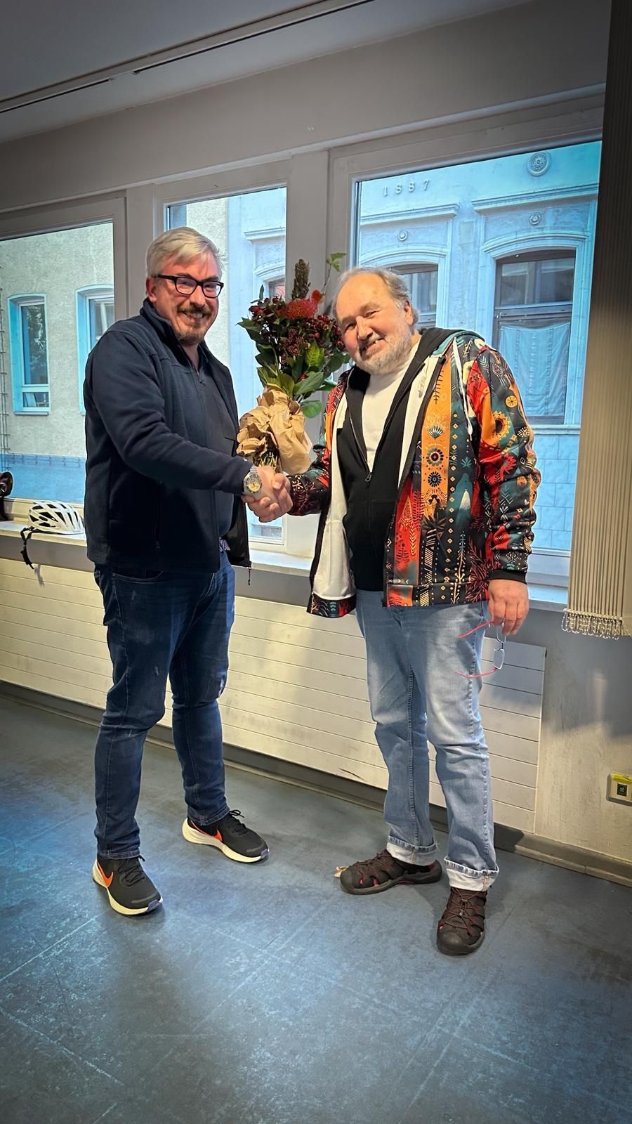 Wolfgang Radic gratuliert Oljo Tesch