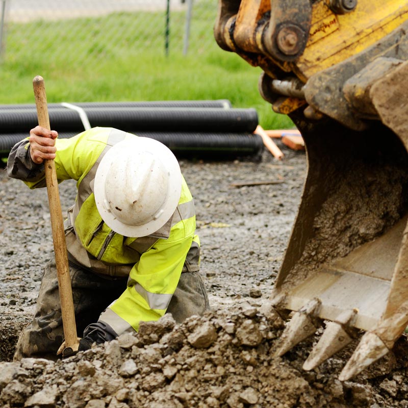 Construction Worker Digging — Sabina, OH — GradeCo