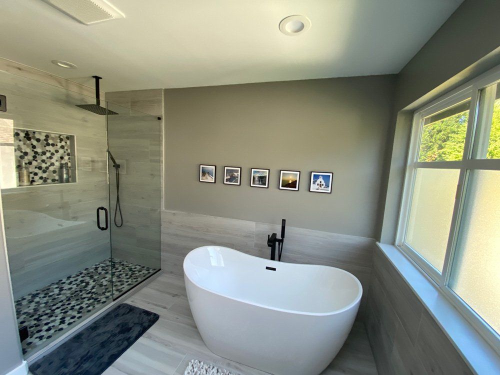 Modern Bathtub — Bellevue, WA — H&S Services LLC