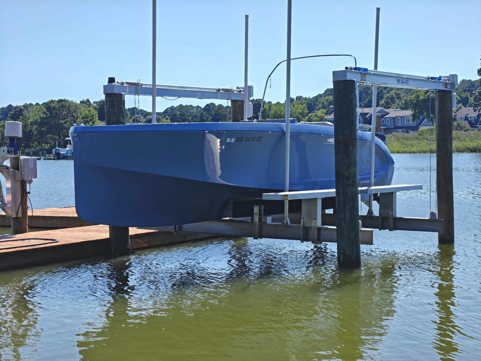 RAND Mana23 picnic boat periwinkle on boat lift