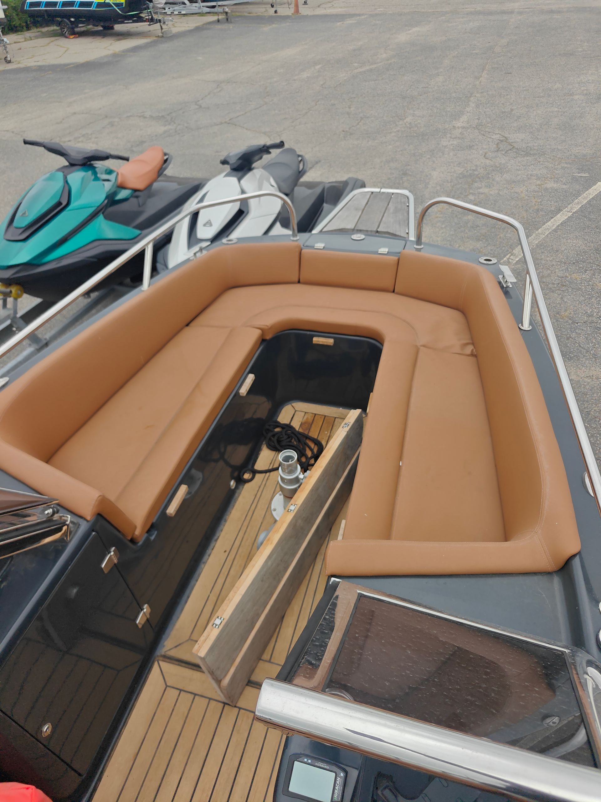 bow of Magonis electric boat