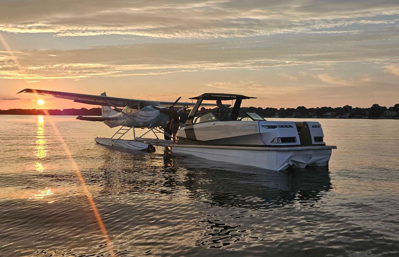 Gray Ingenity 23e boat with seaplane