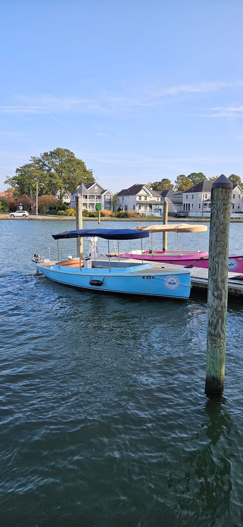 Blue Fantail boat with blue canopy top - Front side with pink