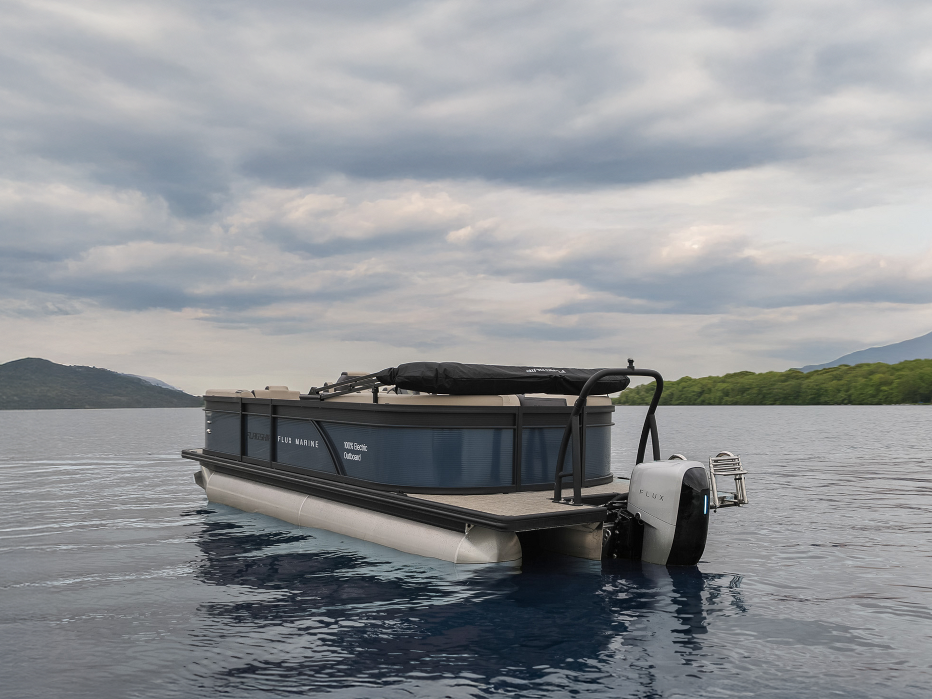 Flagship Discover pontoon for sale electric pontoon from Flux Marine electric power system