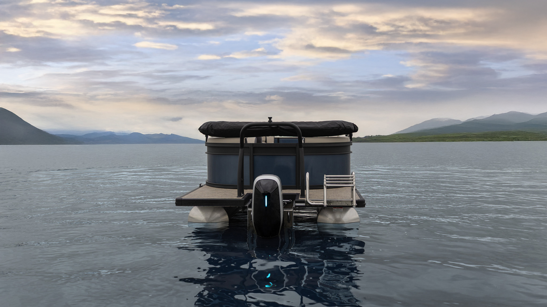 Flux Marine electric outboard on pontoon from Flagship