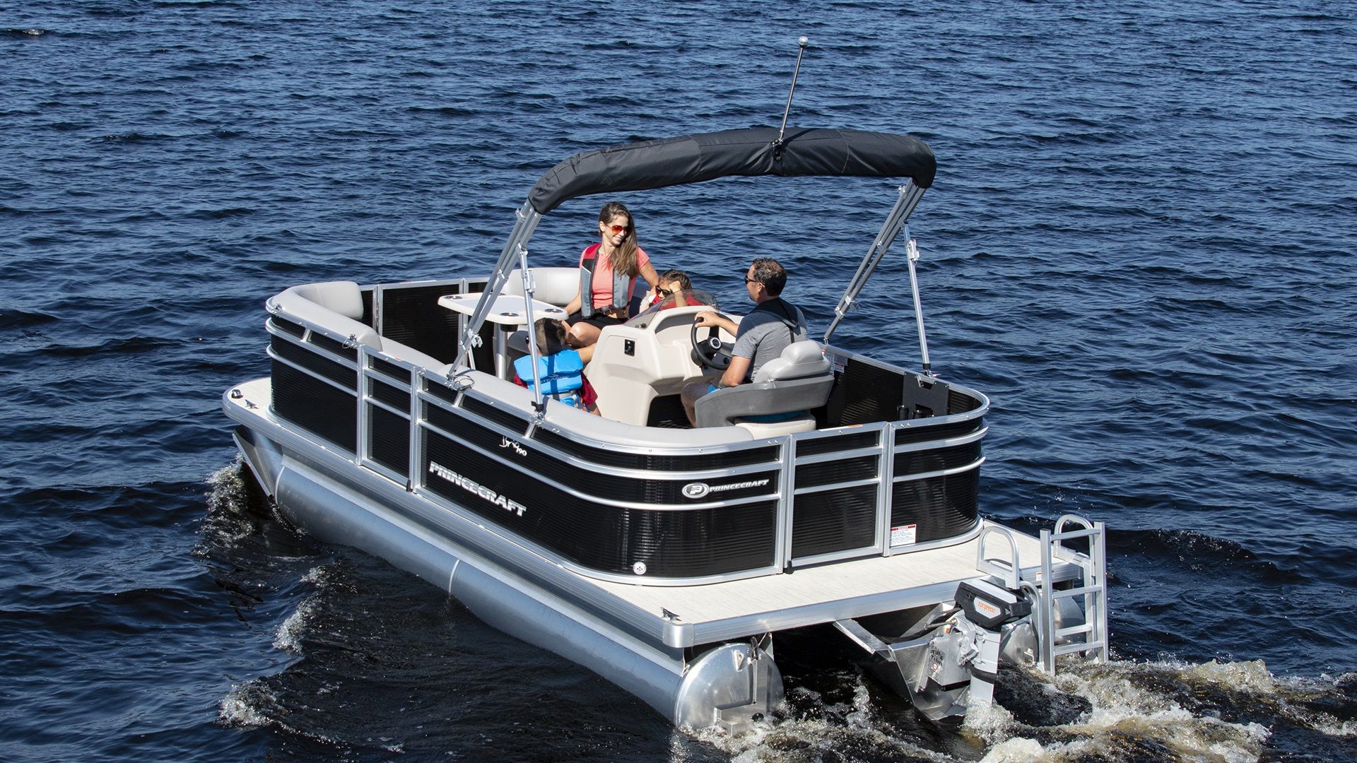 Electric Pontoon brio 190 in water full electric pontoon electric outboard 