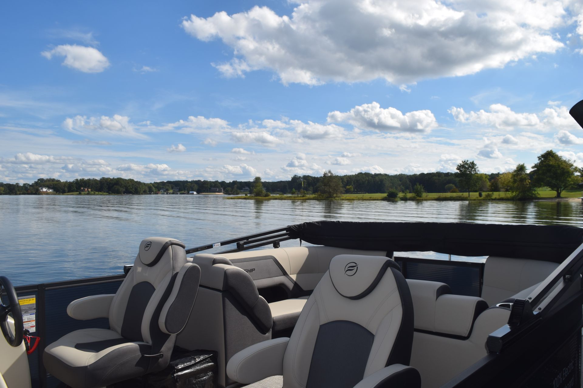 layout of the stern of flagship discover pontoon with bimini top down