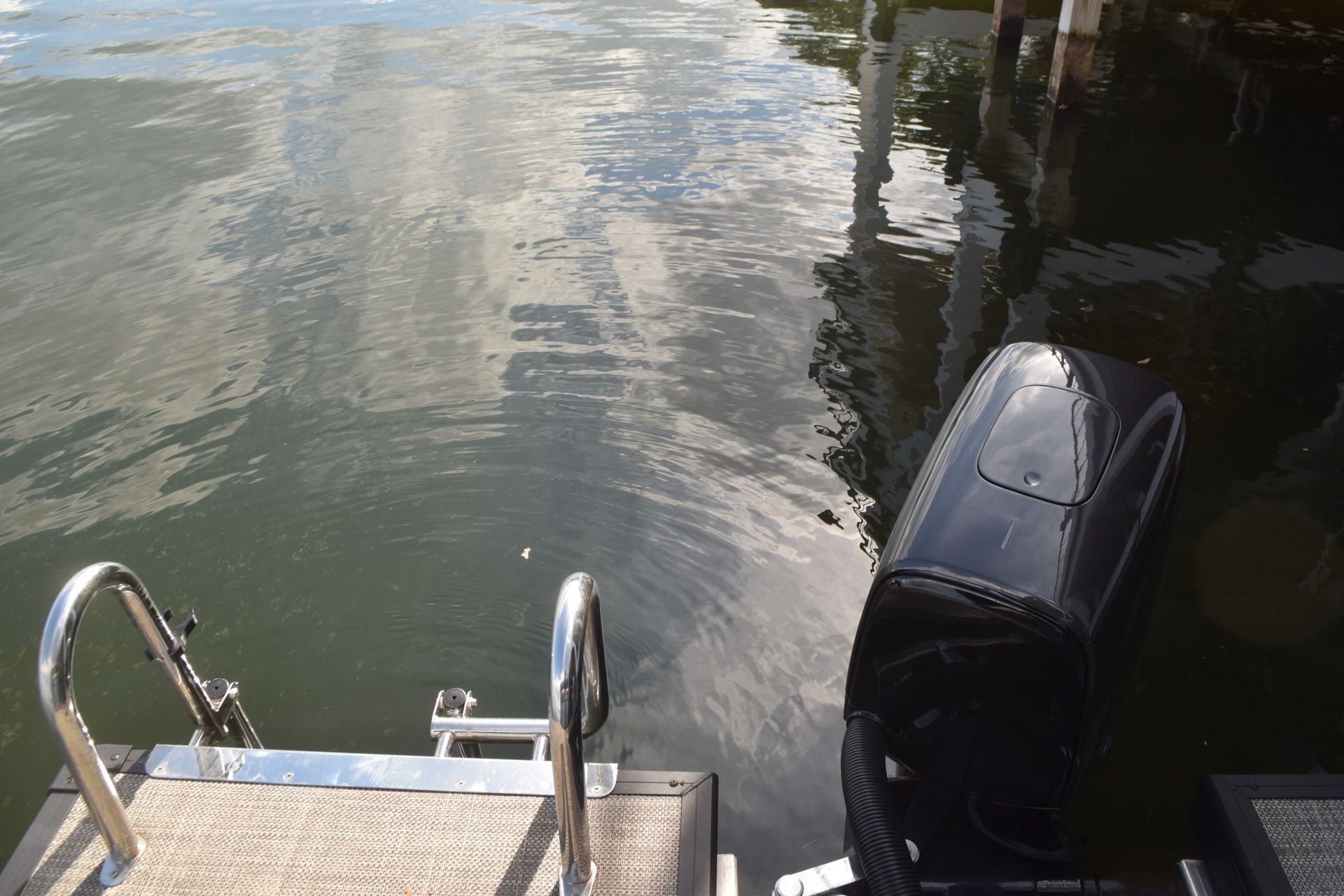 Stern of Flagship Discover Pontoon with flux outboard motor