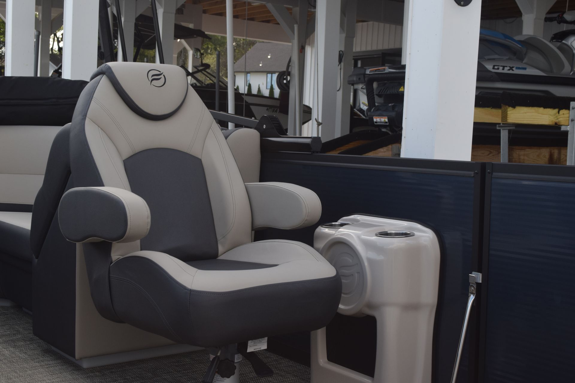 single chair with cup holders on flagship discover pontoon charcoal and cream