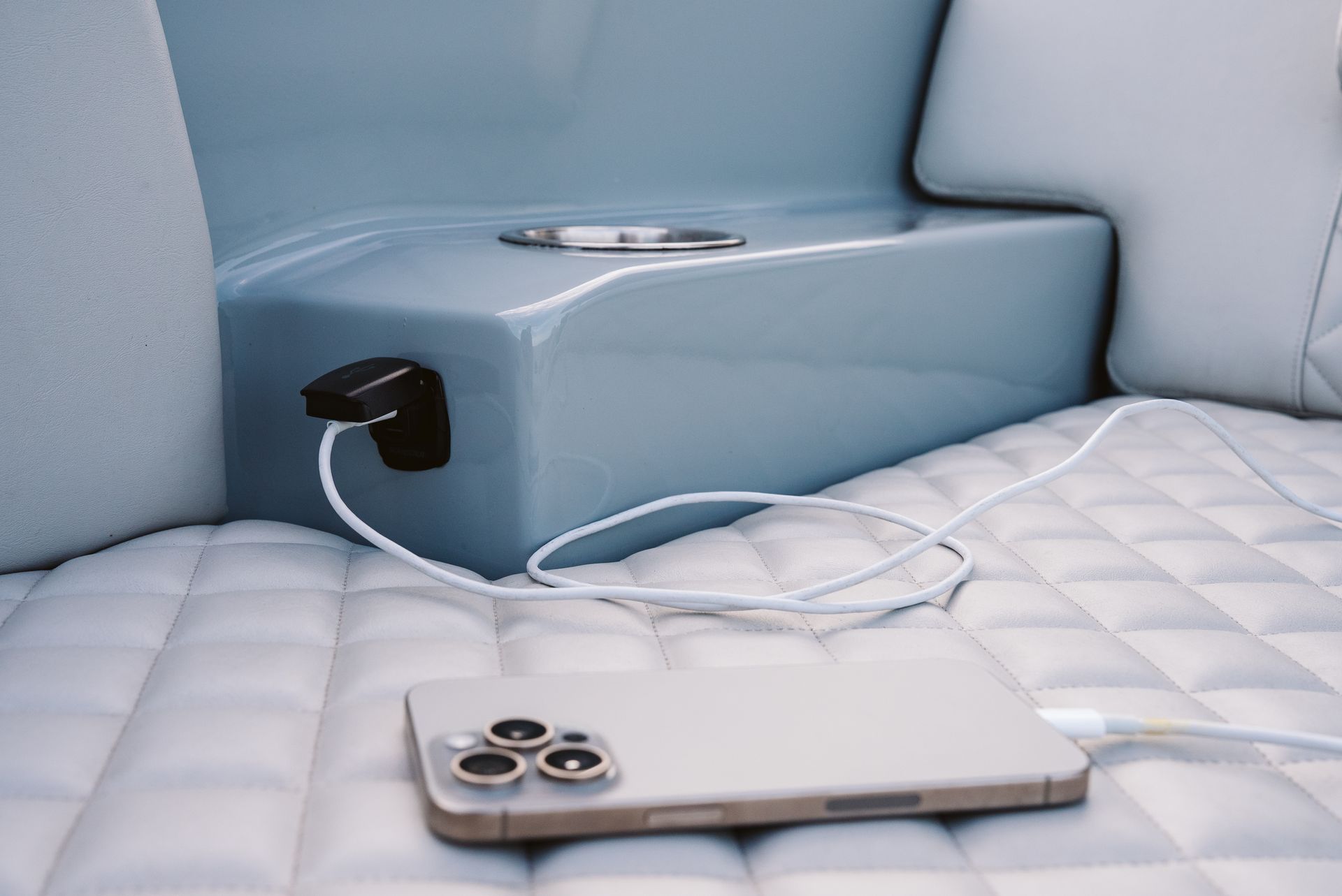 phone charging on Halevai model2050 blue-grey interior