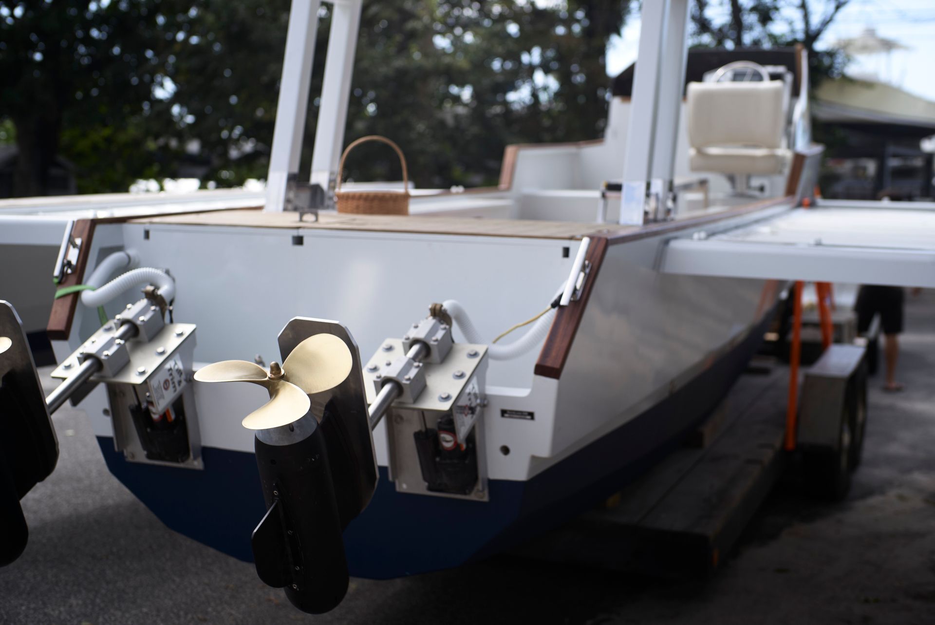 Stern - twin motors  on X-Wing 8.8 kW power 