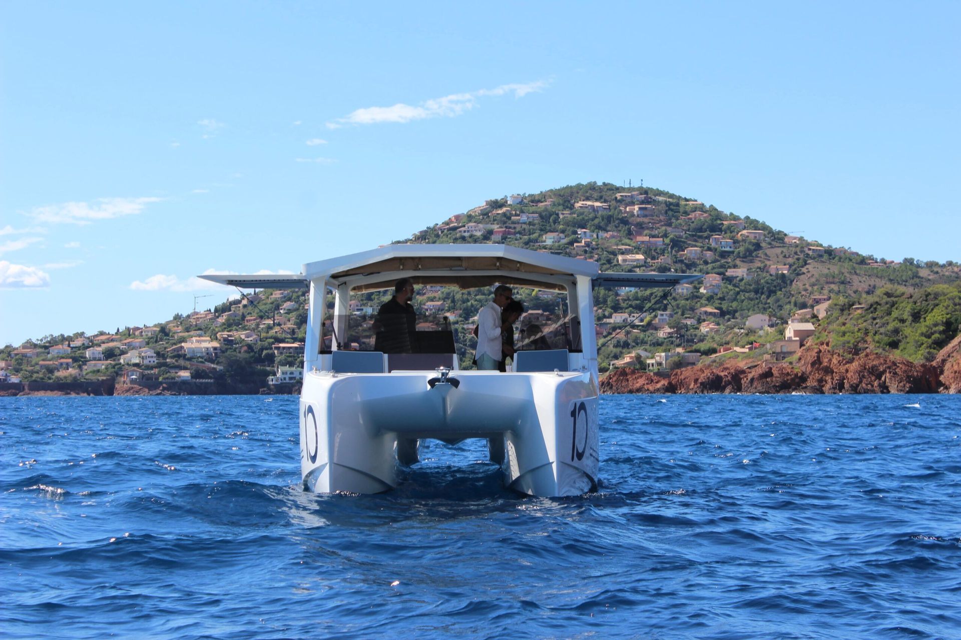 Milikan boat m10 solar panel roof