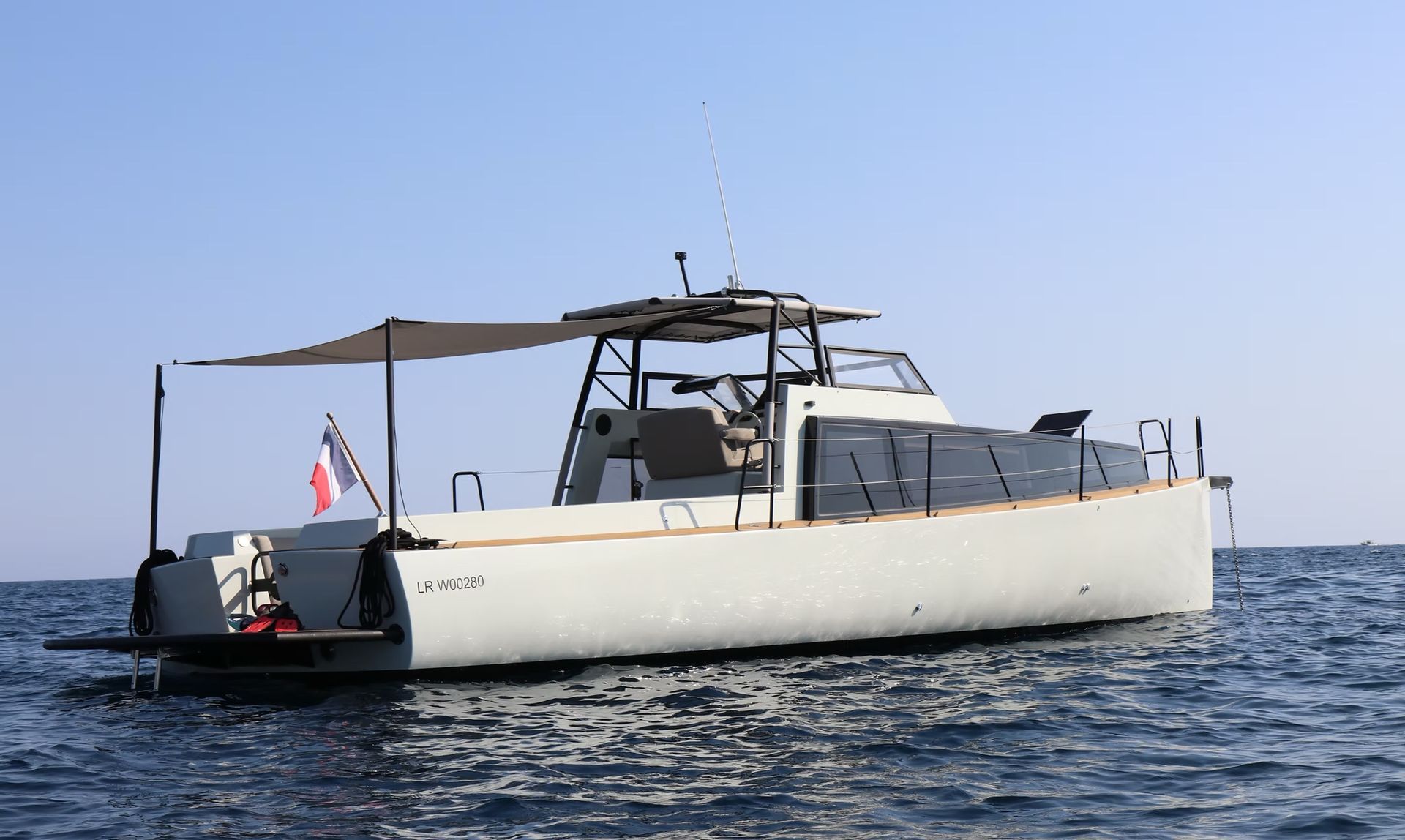Electric triamaran 39 feet in water electric day boat weekender