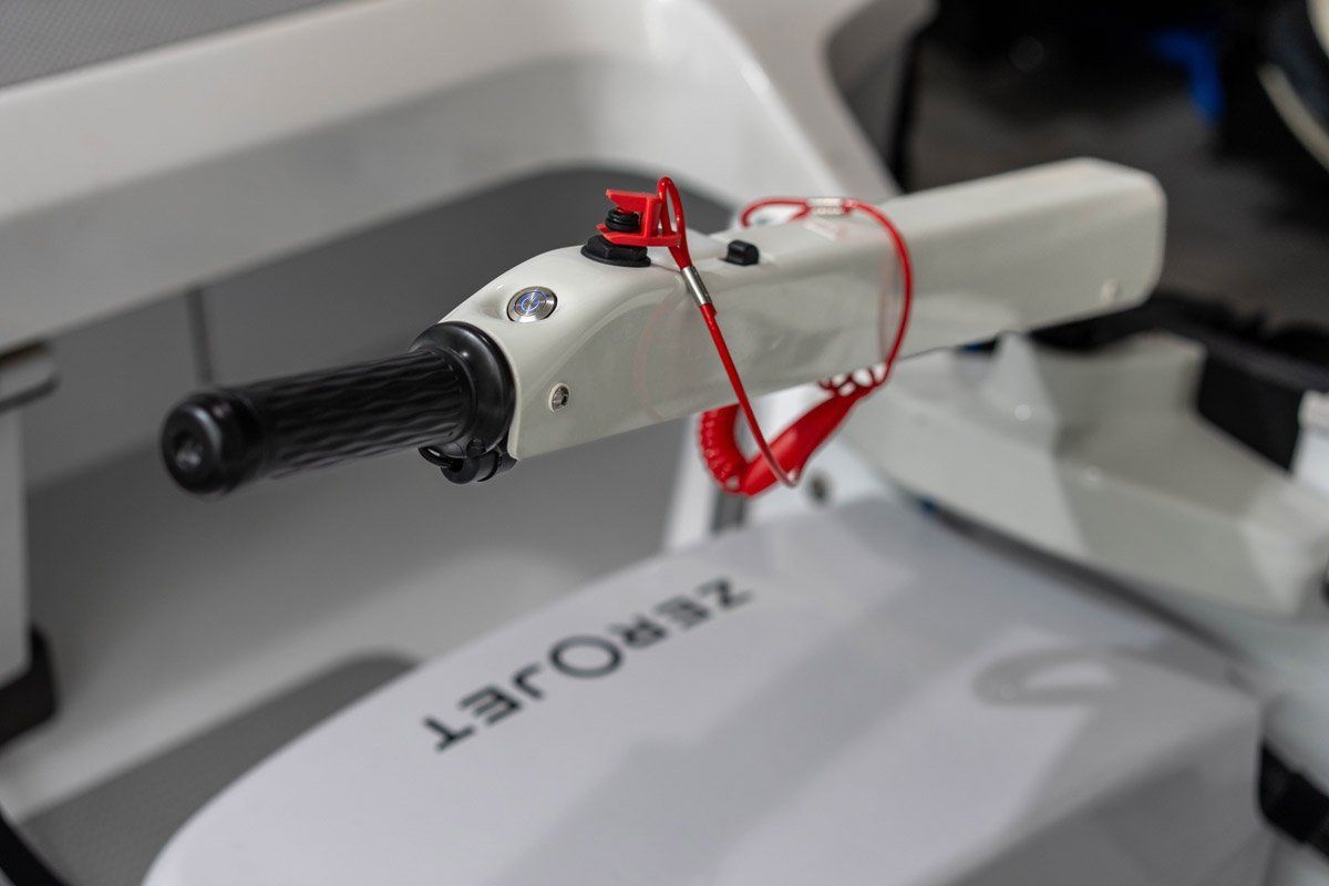 A diagram of a digital throttle and a smart key.